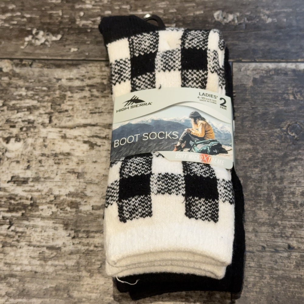 High Sierra Boot Socks Womens 4-10 Buffalo Plaid 2 Pair Pack Soft Warm Crew Sock - Picture 1 of 6